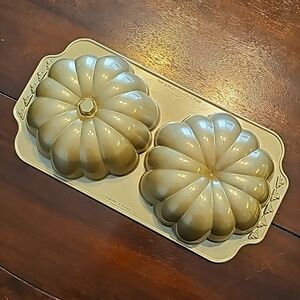 Williams Sonoma Nordic Ware The Great Pumpkin Pan